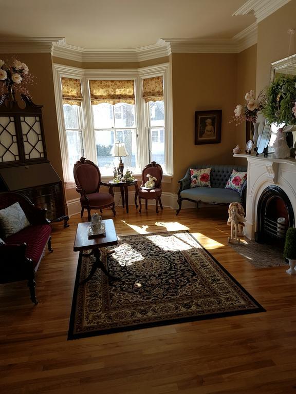 Quartermain House Bed & Breakfast Fredericton Exterior photo